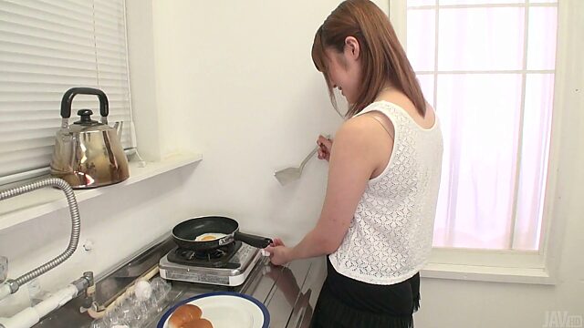 Good wife prepares breakfast and gives blowjob