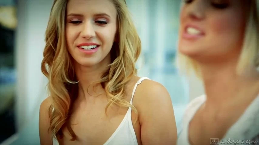 Чешская модель занимается лесбийским сексом с очаровательной партнершей на кастинге