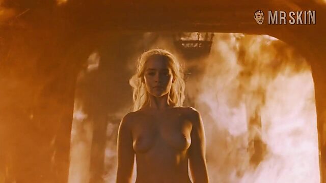 Completely naked Emilia Clarke episode